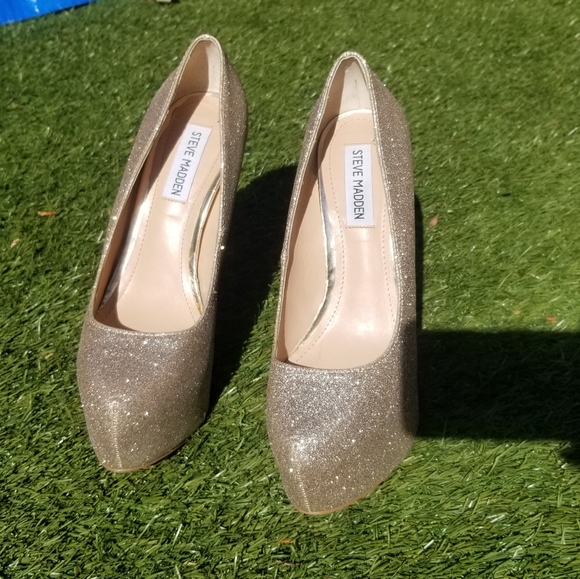 Steve Madden Dejavu Platform Pumps - Picture 7 of 8